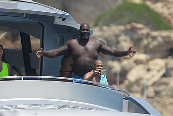 Shaquille ONeal Shows Off Nude Dick During Pee On A Yacht