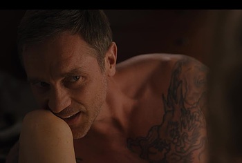 Devon Sawa Nude And Underwear Scenes in Hacks