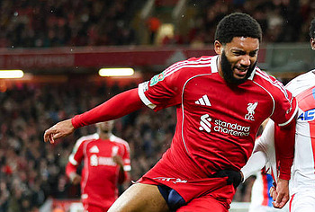Joe Gomez penis bulge