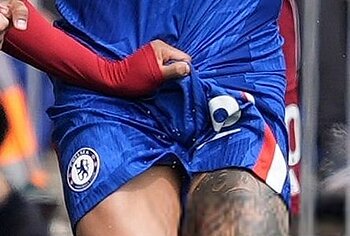 Enzo Fernandez bulge
