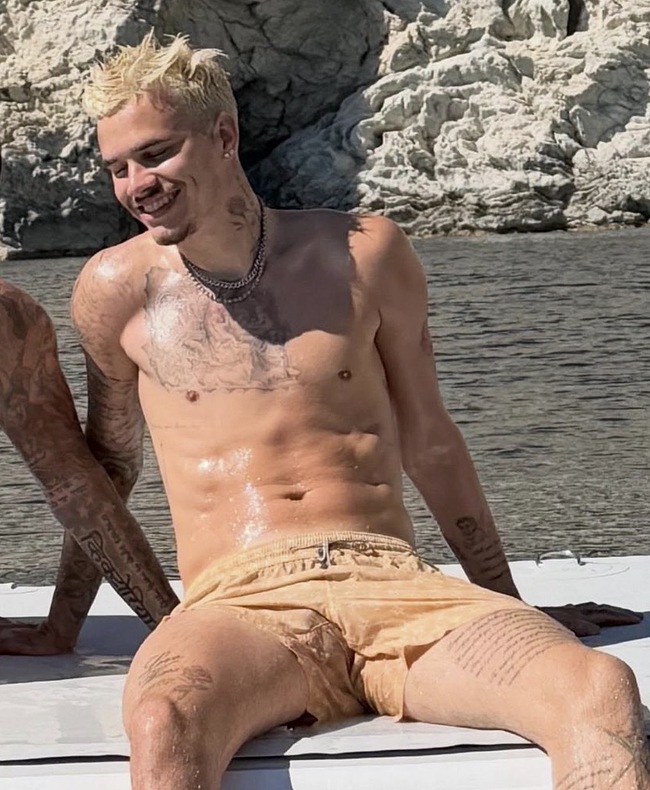 Romeo Beckham nude