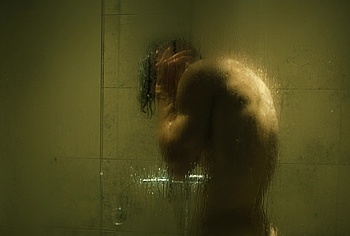 Isac Calmroth Nude Shower Scenes in Doktor Glas