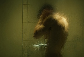 Isac Calmroth Nude Shower Scenes in Doktor Glas
