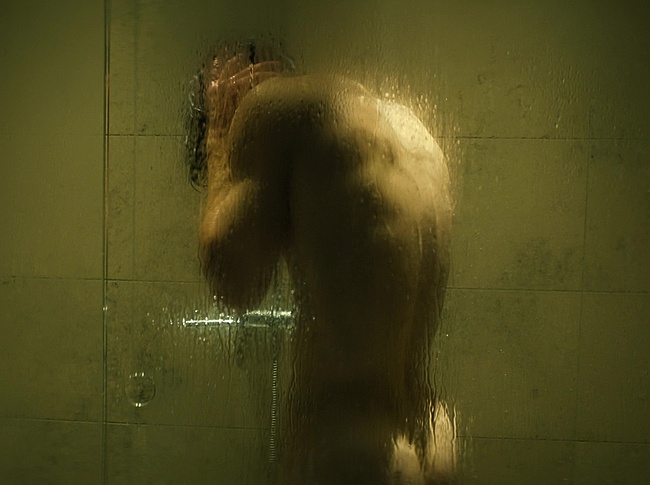 Isac Calmroth nude