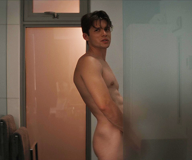 Nick Robinson nude
