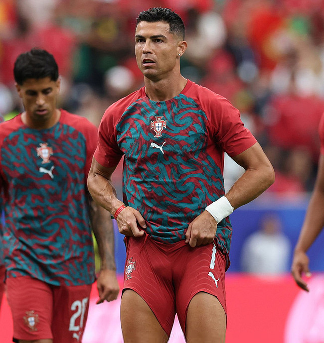 Cristiano Ronaldo dick bulge