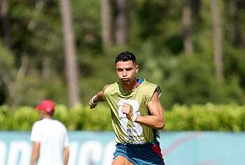 Cristiano Ronaldo Shirtless And Dick Bulge Pics