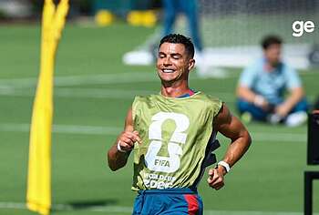 Cristiano Ronaldo Shirtless And Dick Bulge Pics