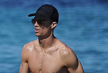 Cristiano Ronaldo Shirtless And Dick Bulge Pics