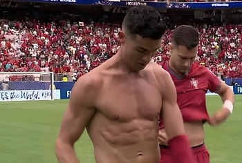 Cristiano Ronaldo Shirtless And Dick Bulge Pics
