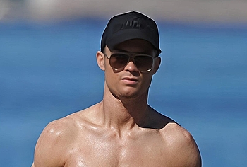 Cristiano Ronaldo Shirtless And Dick Bulge Pics