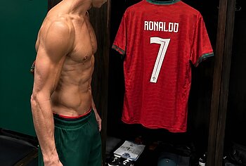 Cristiano Ronaldo Shirtless And Dick Bulge Pics