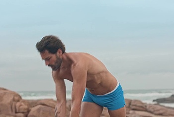 Jerry OConnell Tim Rozon and Chris van Rensburg Shirtless And Cock Bulge Scenes in Summers Last Resort