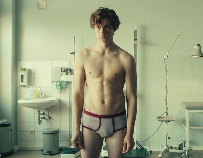 Damian Hardung Dick Bulge and Underwear Scenes in Auerhaus