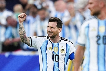 Lionel Messi Dick Bulge And Sexy Shirtless Photos