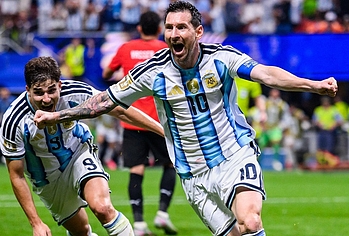 Lionel Messi Dick Bulge And Sexy Shirtless Photos