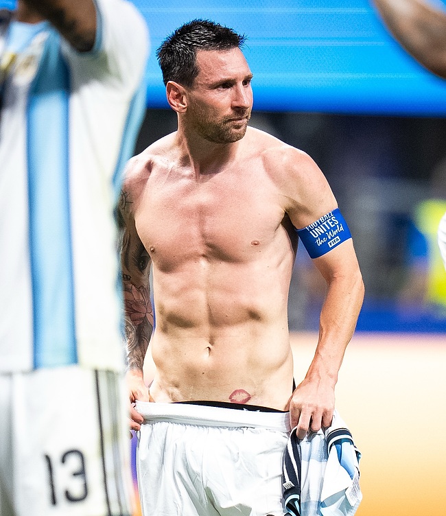 Lionel Messi Dick Bulge And Sexy Shirtless Photos