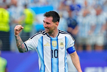 Lionel Messi Dick Bulge And Sexy Shirtless Photos