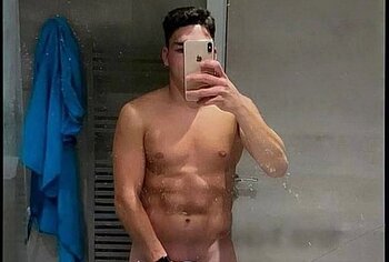 Julian Alvarez nude and dick bulge pics