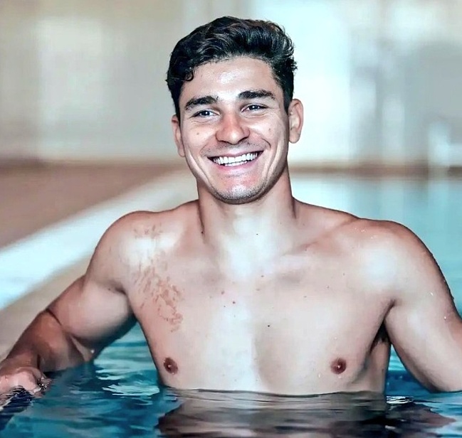 Julian Alvarez nude and dick bulge pics