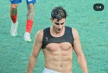Julian Alvarez nude and dick bulge pics