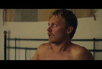 Freddie Dennis and Jaime Zatarain Frontal Nude And Gay Sex in A una isla de ti