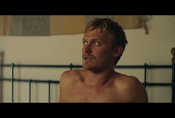 Freddie Dennis and Jaime Zatarain Frontal Nude And Gay Sex in A una isla de ti
