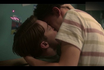 Joe Locke and Kit Connor Shirtless and Hot Gay Scene in Heartstopper