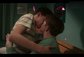 Joe Locke and Kit Connor Shirtless and Hot Gay Scene in Heartstopper
