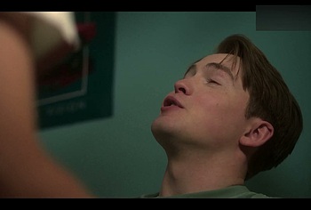 Joe Locke and Kit Connor Shirtless and Hot Gay Scene in Heartstopper