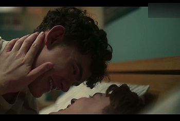 Joe Locke and Kit Connor Shirtless and Hot Gay Scene in Heartstopper