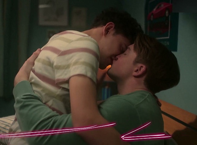 Joe Locke and Kit Connor Shirtless and Hot Gay Scene in Heartstopper