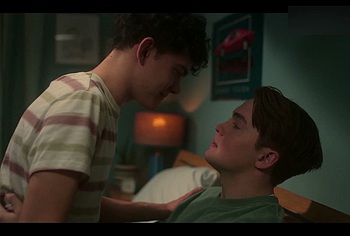 Joe Locke and Kit Connor Shirtless and Hot Gay Scene in Heartstopper