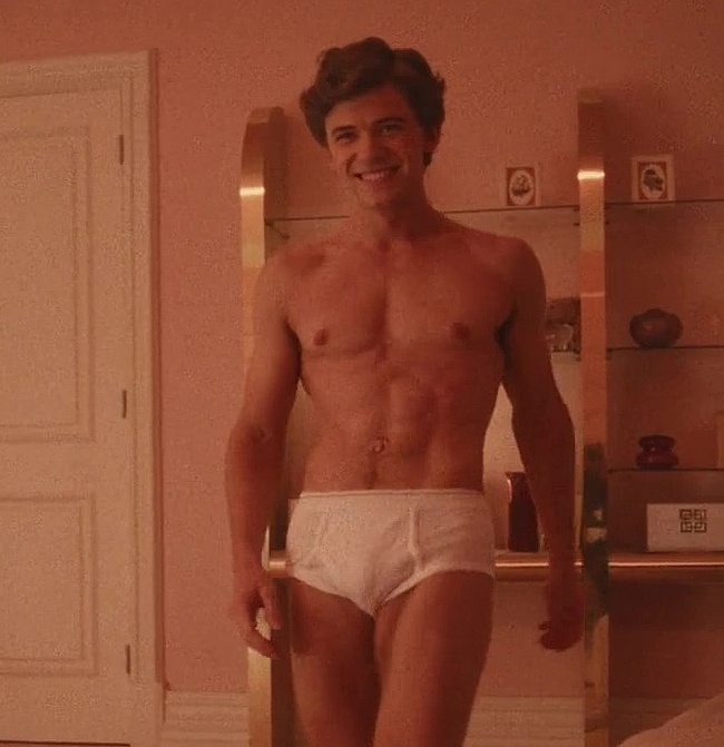 Igby Rigney Cock Bulge And Shirtless Scenes in The Shards