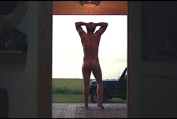 Maxi Iglesias ass