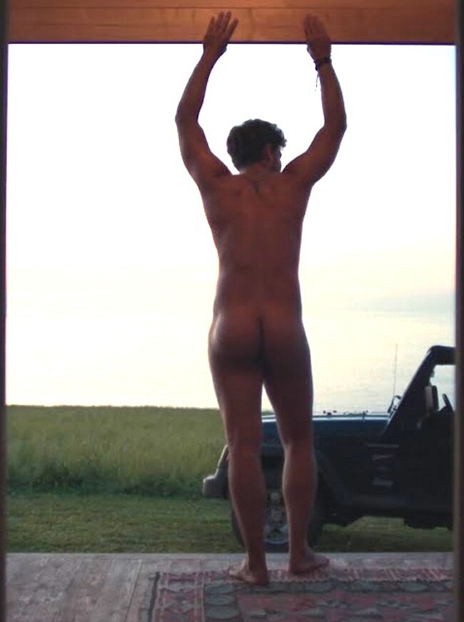 Maxi Iglesias nude