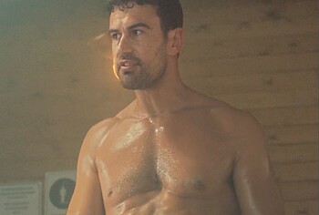 Theo James Shirtless And Sexy In The Gentlemen