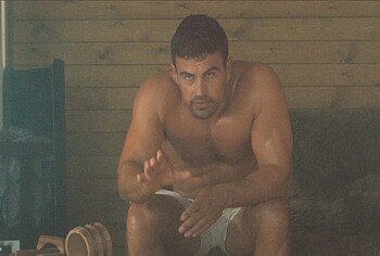 Theo James Shirtless And Sexy In The Gentlemen