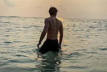 Charlie Bushnell Shirtless And Sexy Selfie Photos