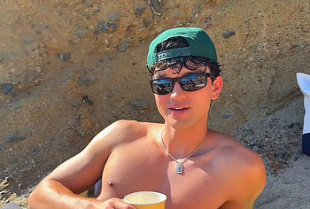 Charlie Bushnell Shirtless And Sexy Selfie Photos