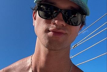 Charlie Bushnell Shirtless And Sexy Selfie Photos