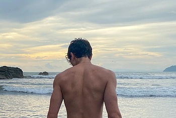 Charlie Bushnell Shirtless And Sexy Selfie Photos