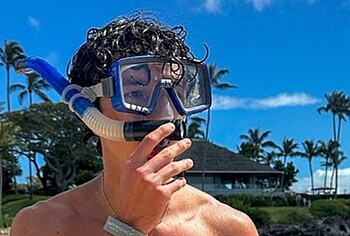 Charlie Bushnell Shirtless And Sexy Selfie Photos