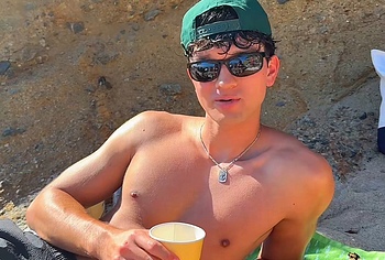 Charlie Bushnell Shirtless And Sexy Selfie Photos