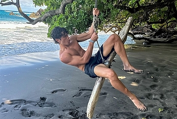 Charlie Bushnell Shirtless And Sexy Selfie Photos