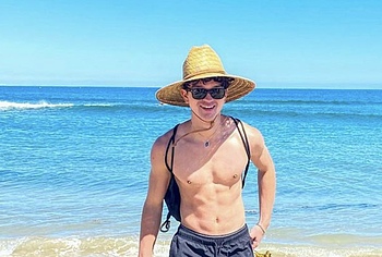 Charlie Bushnell Shirtless And Sexy Selfie Photos
