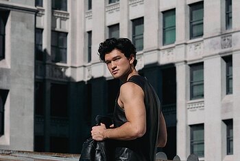 Charlie Bushnell Shirtless And Sexy Selfie Photos