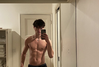 Charlie Bushnell Shirtless And Sexy Selfie Photos