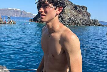 Charlie Bushnell Shirtless And Sexy Selfie Photos