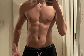 Charlie Bushnell Shirtless And Sexy Selfie Photos
